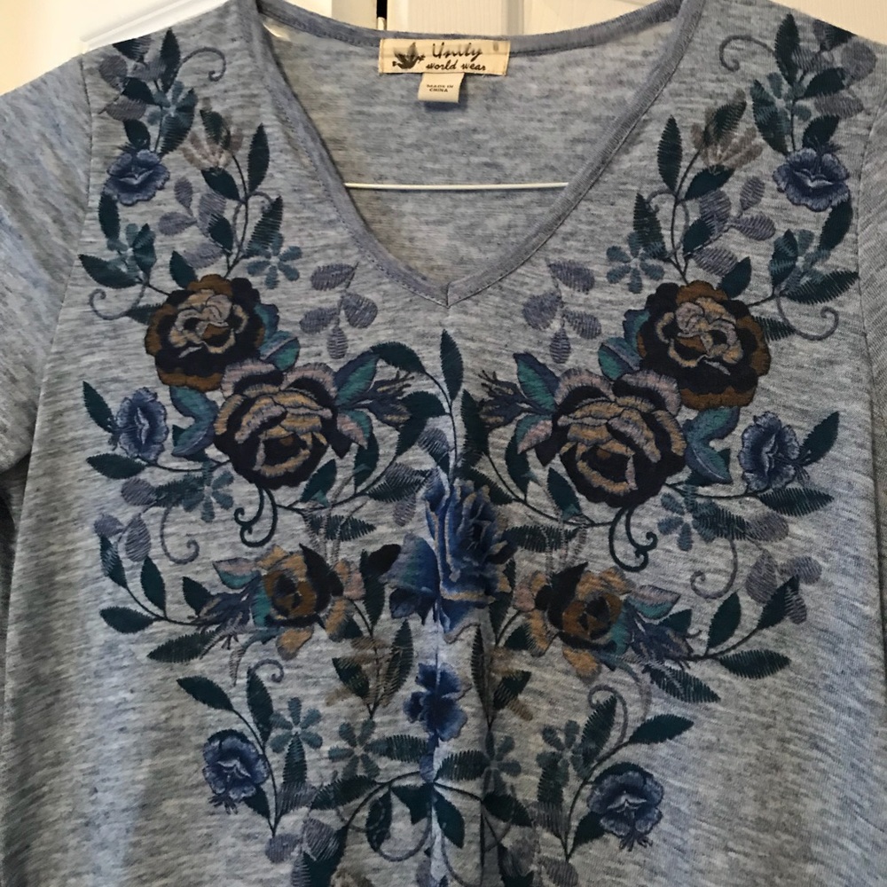 SALE/One world floral women’s captains Blue top - Picture 3 of 8